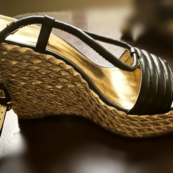 New Coach Wedge Sandle Black with Ankle strap, very Elegant - Picture 2 of 12